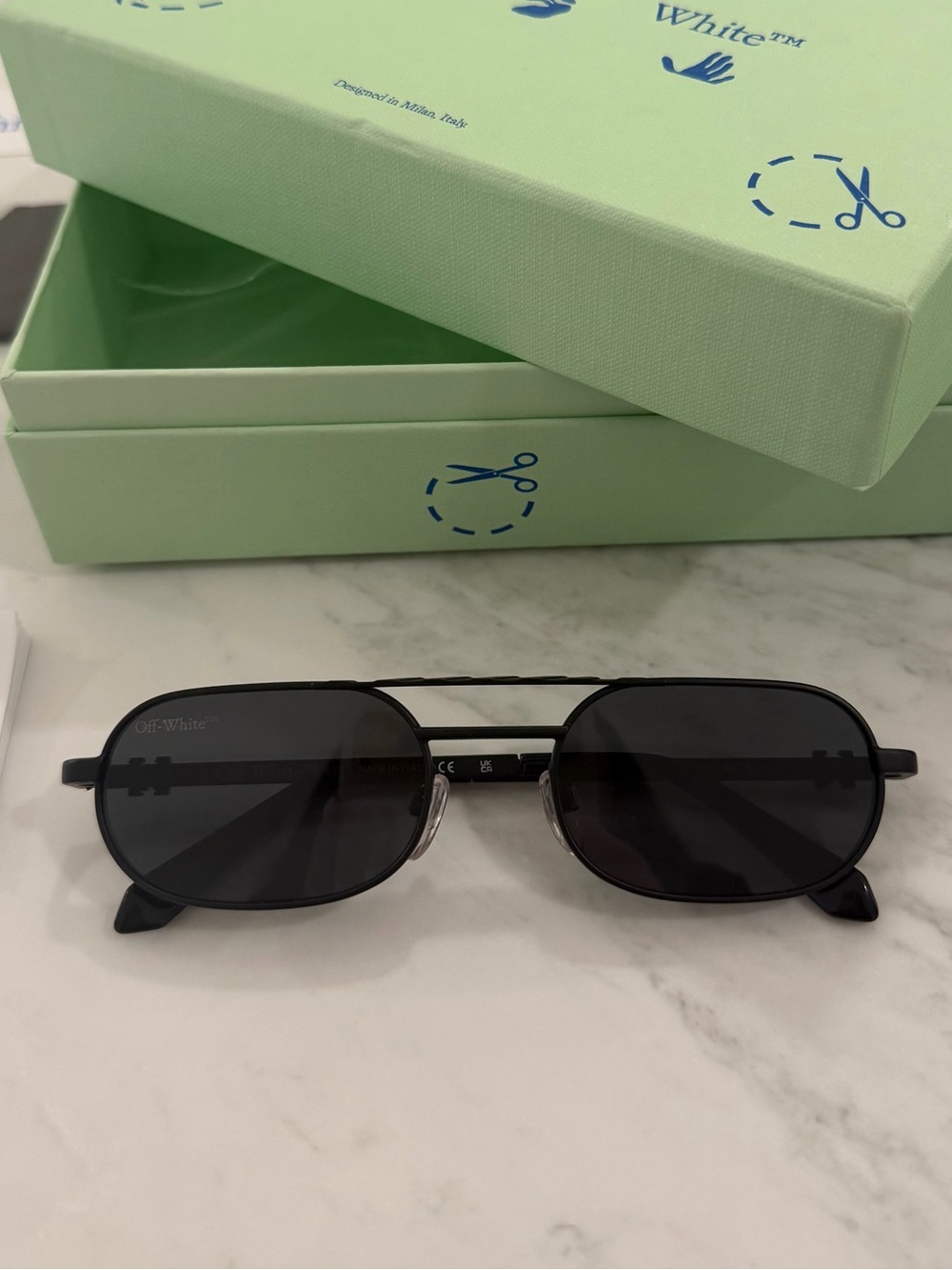 Off-White Baltimore Black Metal Oval Sunglasses with Dark Lenses Lynn